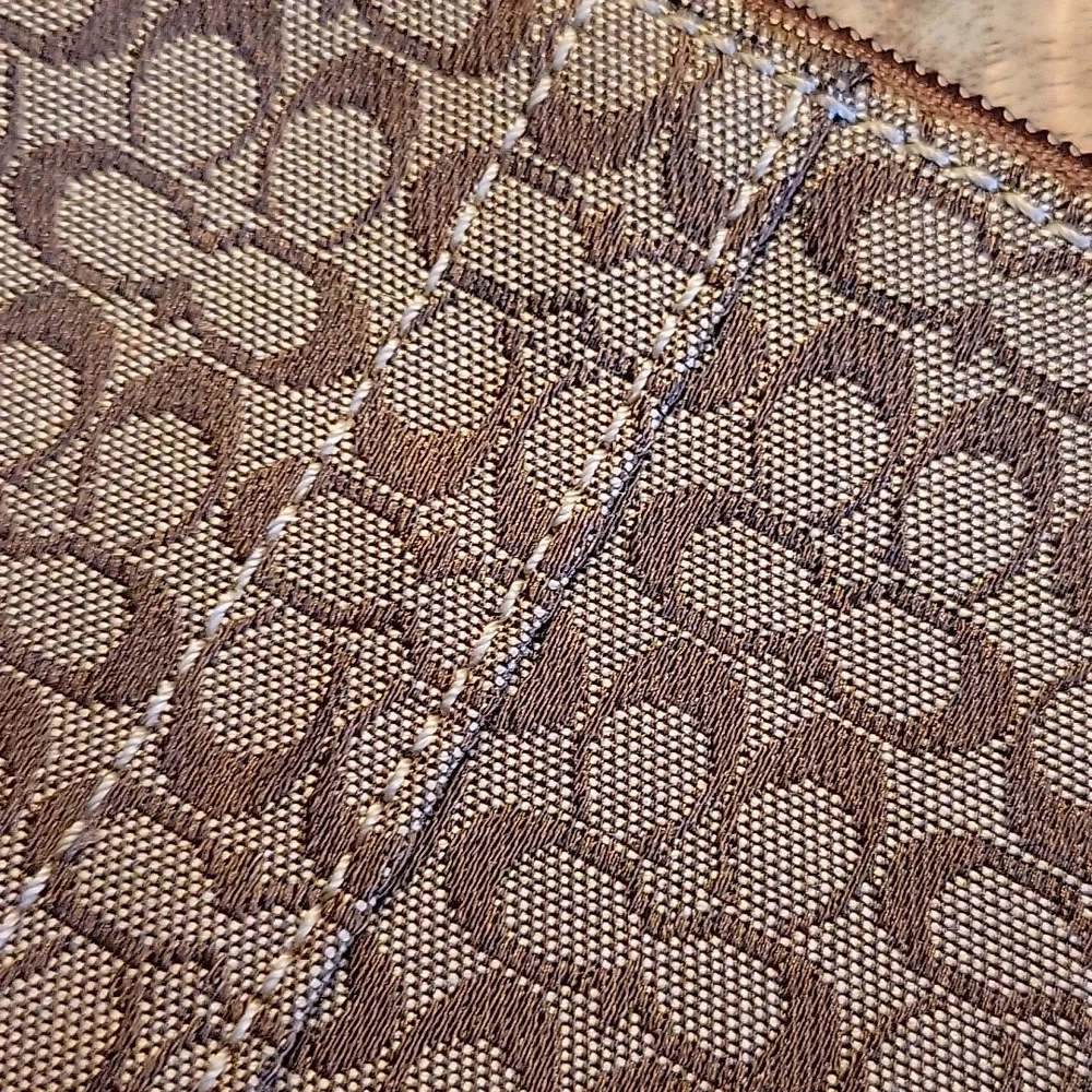 COACH WRISTLET. Sold - Picture 3 of 3